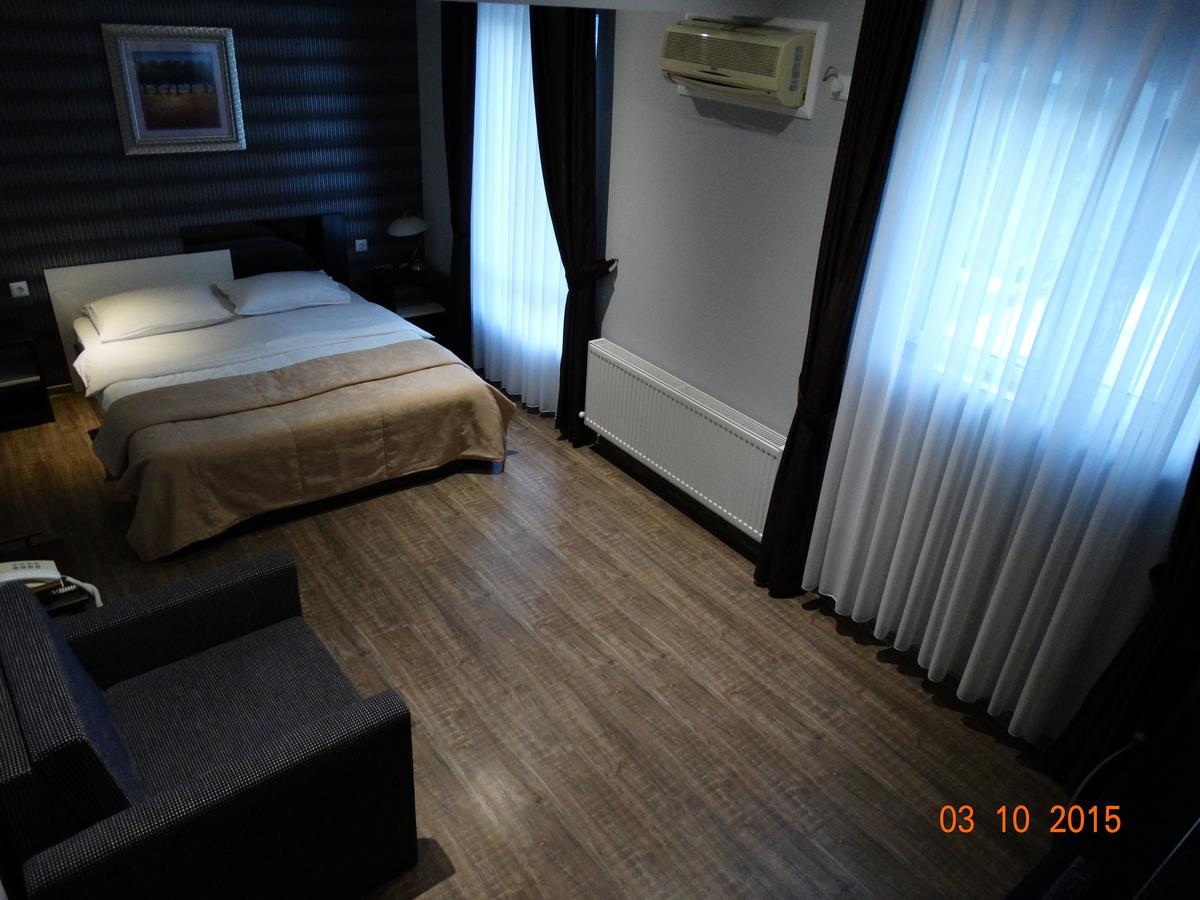 Hotel Mimoza Razgrad Extérieur photo