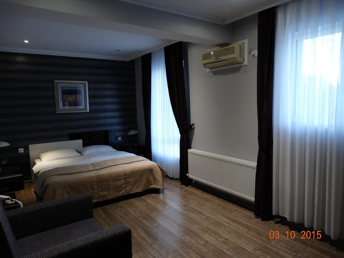 Hotel Mimoza Razgrad Extérieur photo